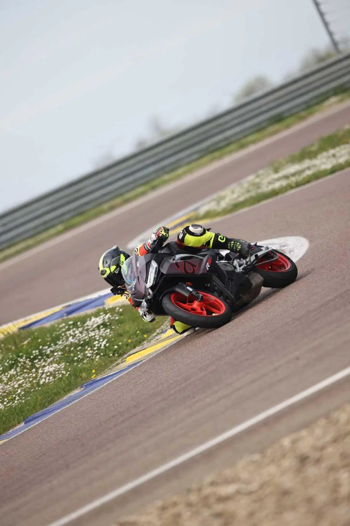 Aprilia RS 457 TEST: impressioni di guida, pregi e difetti [VIDEO E GALLERY] (32)