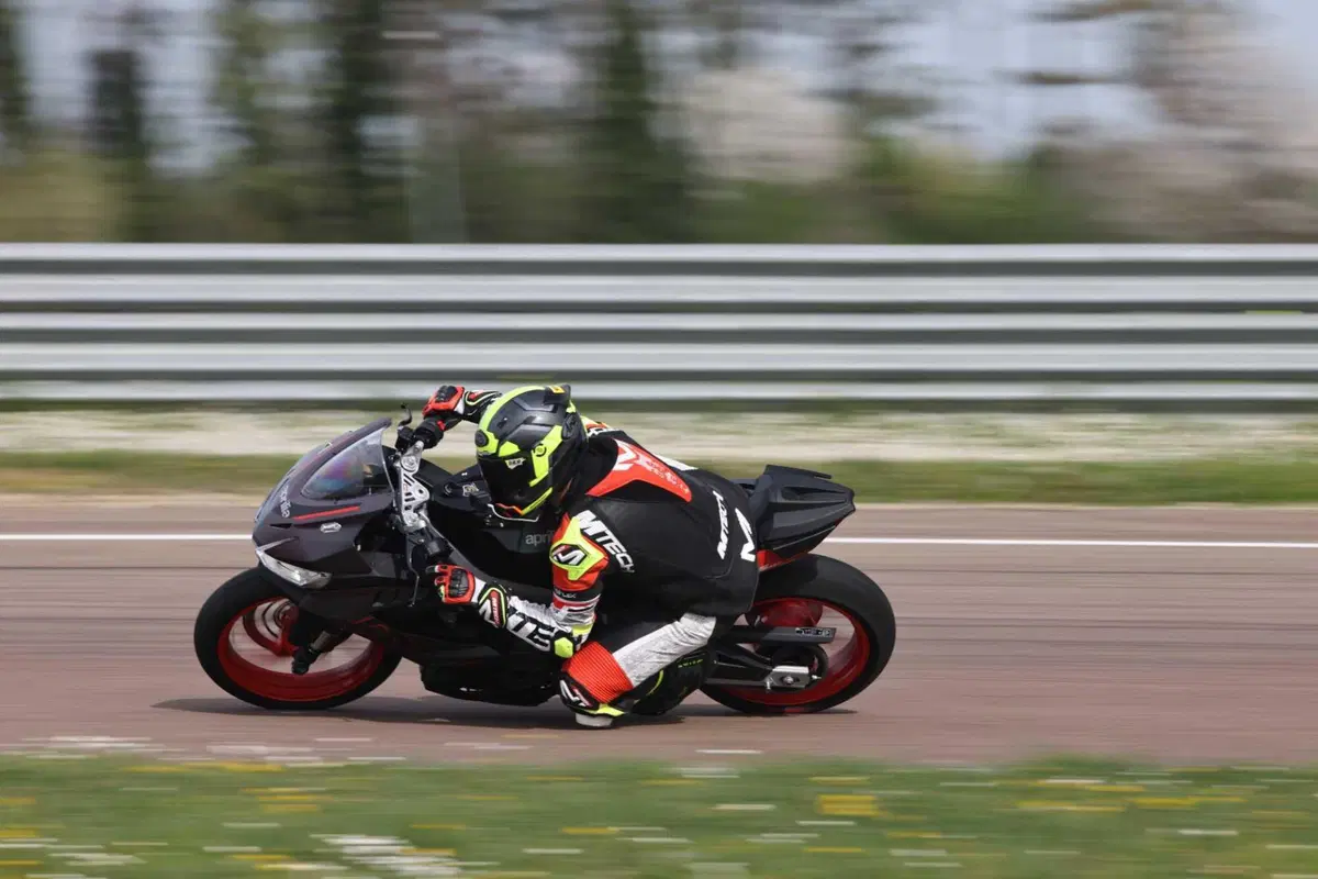 Aprilia RS 457 TEST: impressioni di guida, pregi e difetti [VIDEO E GALLERY] (34)