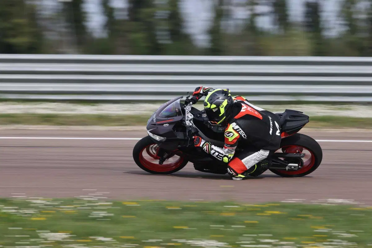 Aprilia RS 457 TEST: impressioni di guida, pregi e difetti [VIDEO E GALLERY] (35)