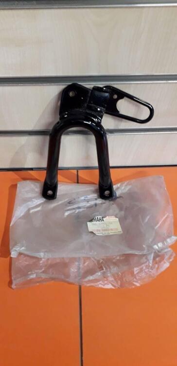 -Supporto pedana post Dx Yamaha FZR 600 3HE2742L01