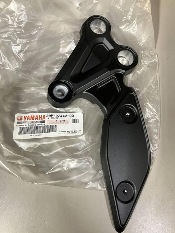 -39P274420000 SUPPORTO PEDANA ANTERIORE YAMAHA FZ8