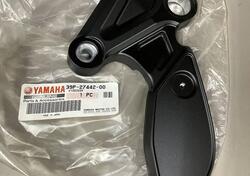 -39P274420000 SUPPORTO PEDANA ANTERIORE YAMAHA FZ8