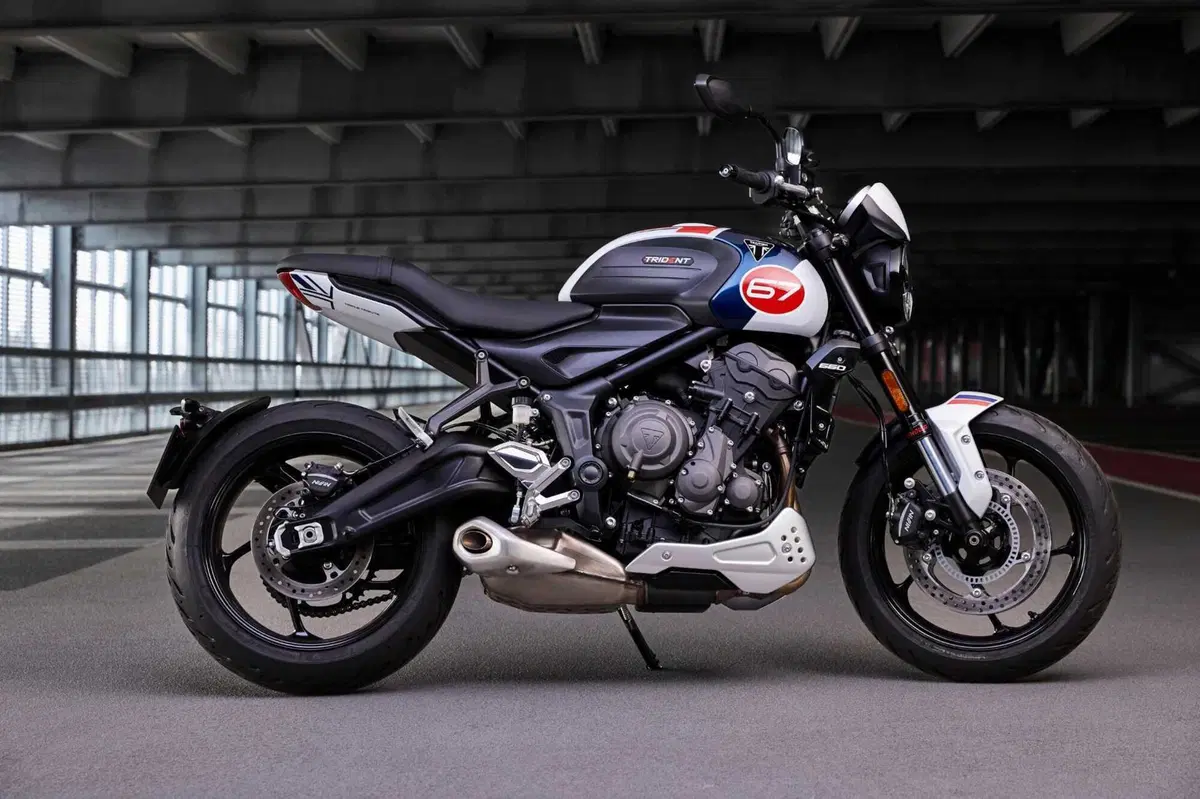 L’omaggio di Triumph, in arrivo l’edizione speciale, la Trident 660 Triple Tribute (3)
