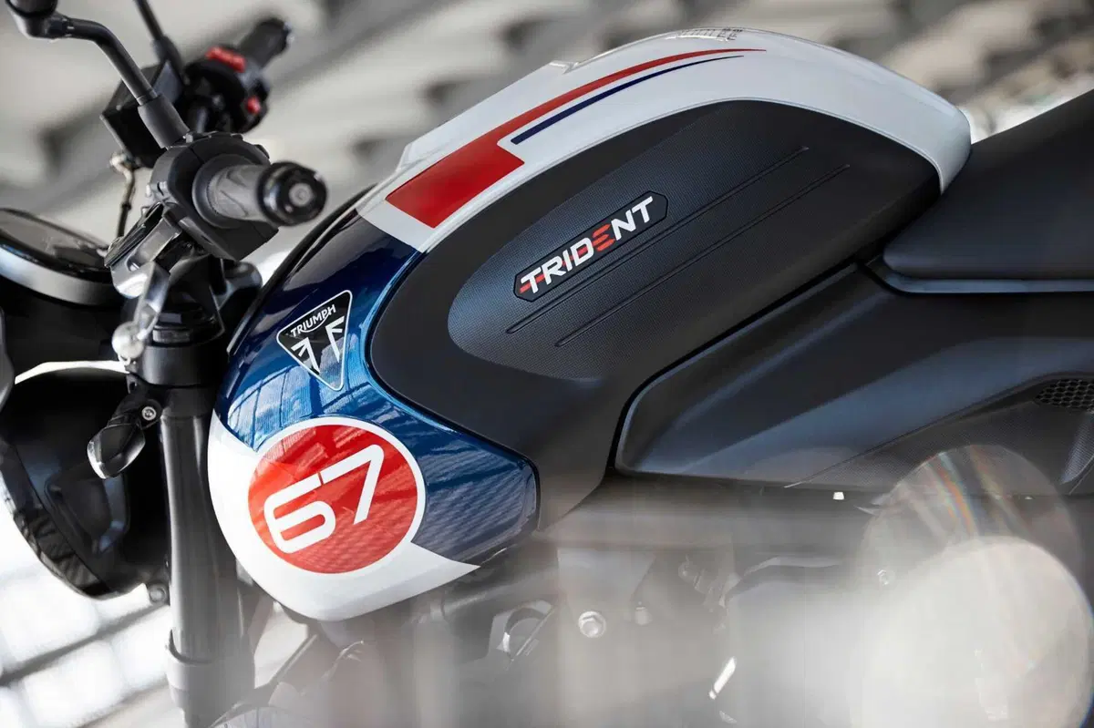 L’omaggio di Triumph, in arrivo l’edizione speciale, la Trident 660 Triple Tribute (10)