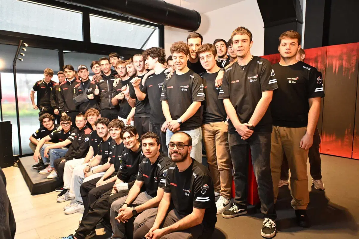 51 Racing Lab di Michele Pirro: dove il sogno di lavorare con i motori diventa realtà. Il corso "Sport & Electric Motorcycle" [GALLERY]