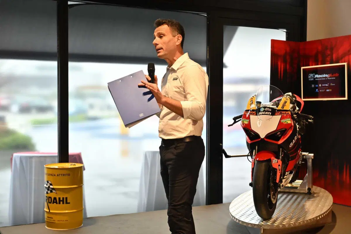 51 Racing Lab di Michele Pirro: dove il sogno di lavorare con i motori diventa realtà. Il corso "Sport & Electric Motorcycle" [GALLERY] (21)