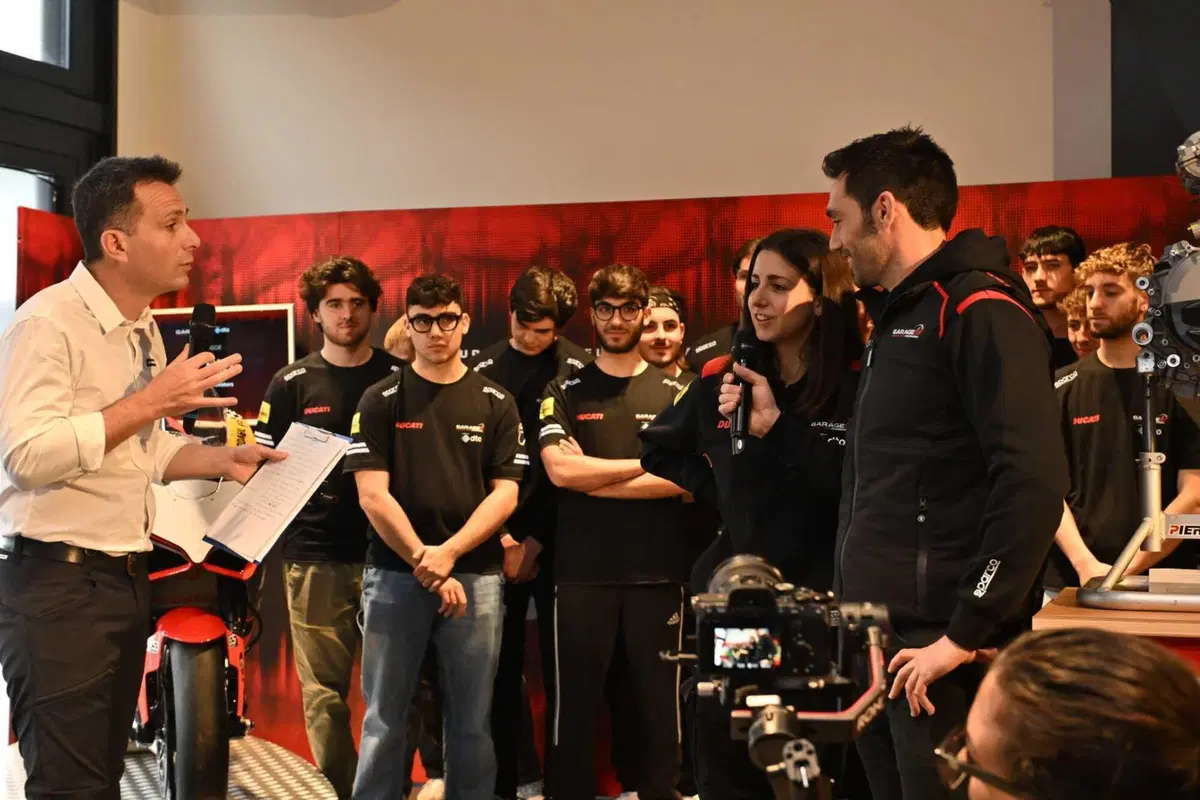 51 Racing Lab di Michele Pirro: dove il sogno di lavorare con i motori diventa realtà. Il corso "Sport & Electric Motorcycle" [GALLERY] (27)