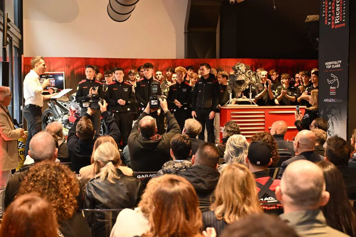 51 Racing Lab di Michele Pirro: dove il sogno di lavorare con i motori diventa realtà. Il corso "Sport & Electric Motorcycle" [GALLERY] (30)