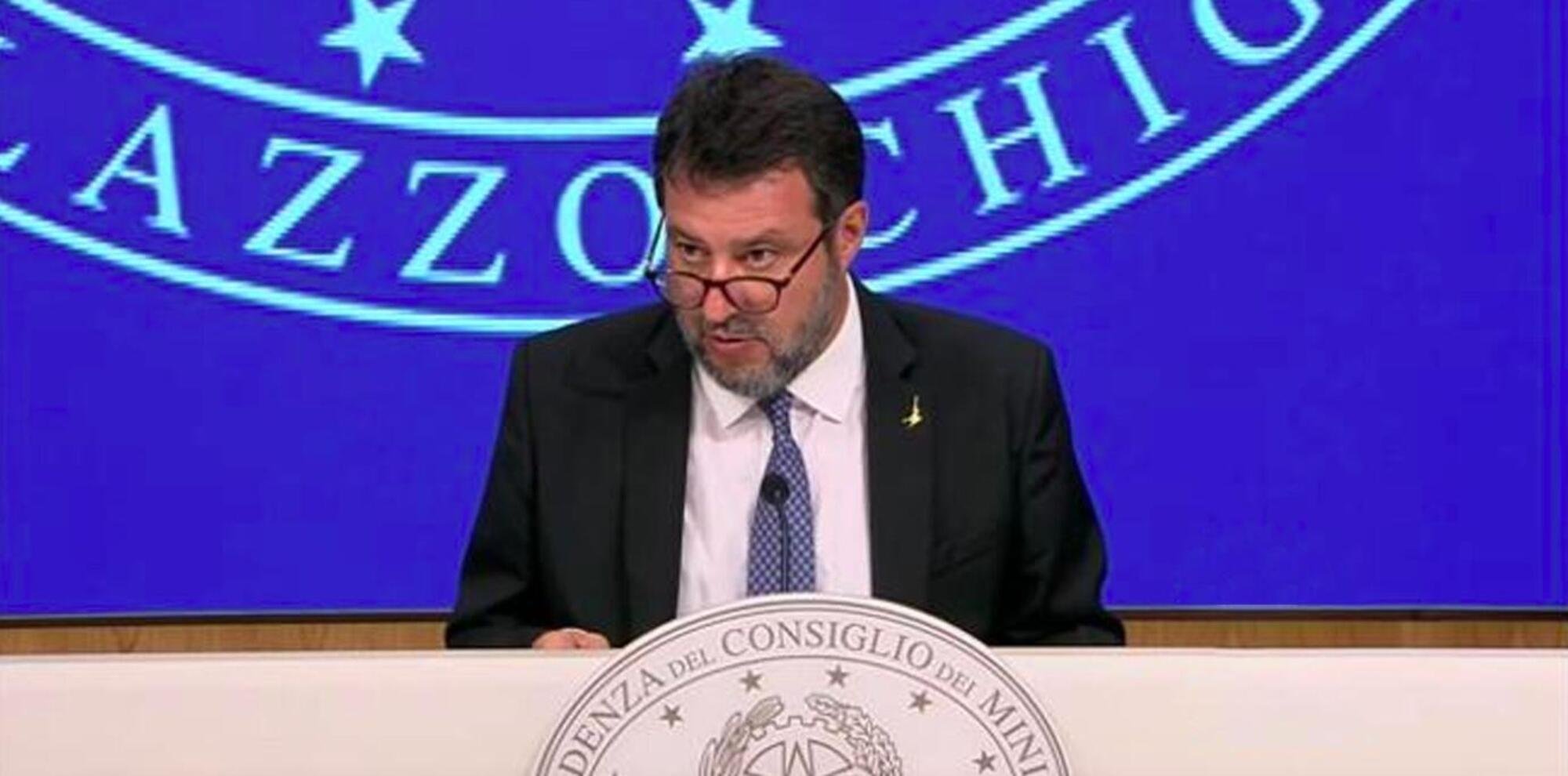 Cosa cambia nel nuovo Codice della Strada? Lo spiega il ministro Salvini, in 3 minuti [VIDEO]