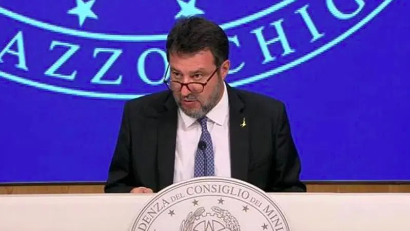 Cosa cambia nel nuovo Codice della Strada? Lo spiega il ministro Salvini, in 3 minuti [VIDEO]