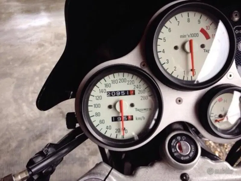 Triumph Speed Triple T 509 (1997) (4)