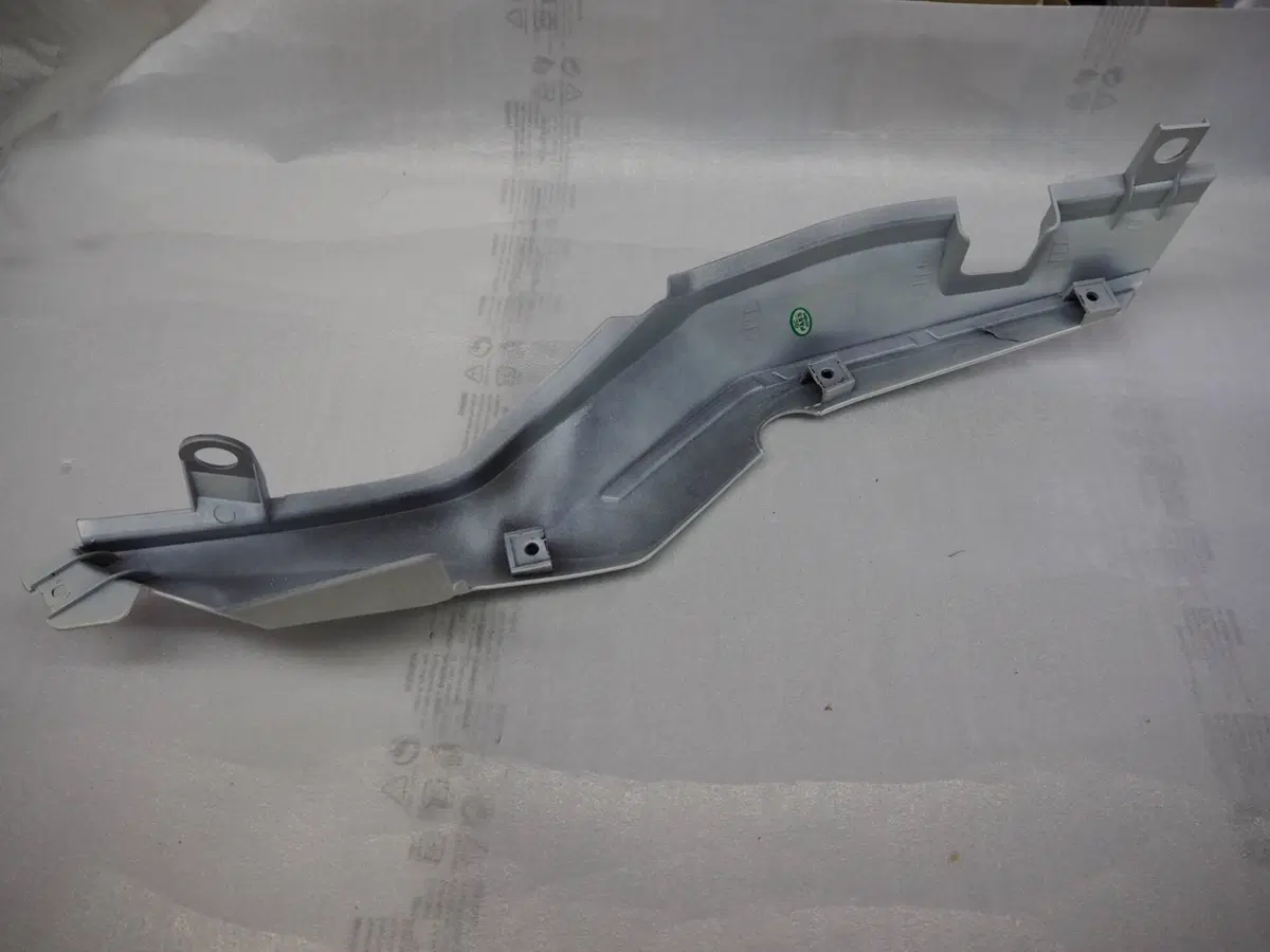 Fianchetto posteriore destro bianco TRK 502 cod. 6 Benelli (4)