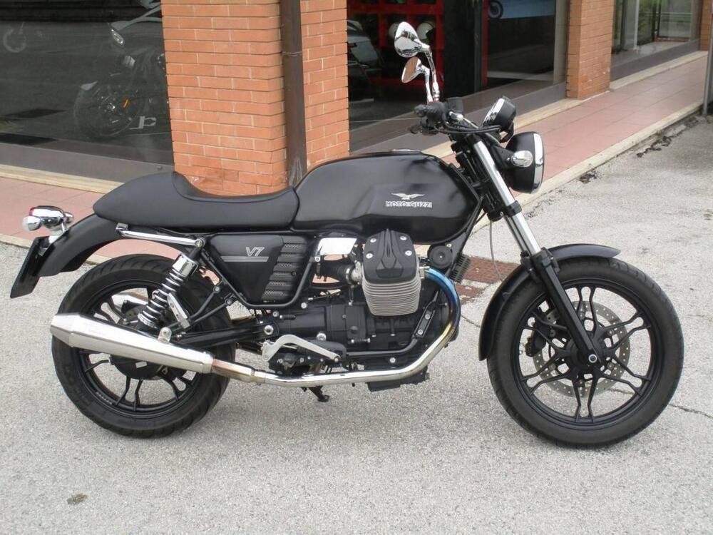 Moto Guzzi V7 Stone (2012 - 15)