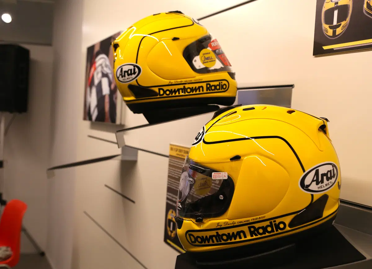 Arai RX7 Joey Dunlop Replica (7)