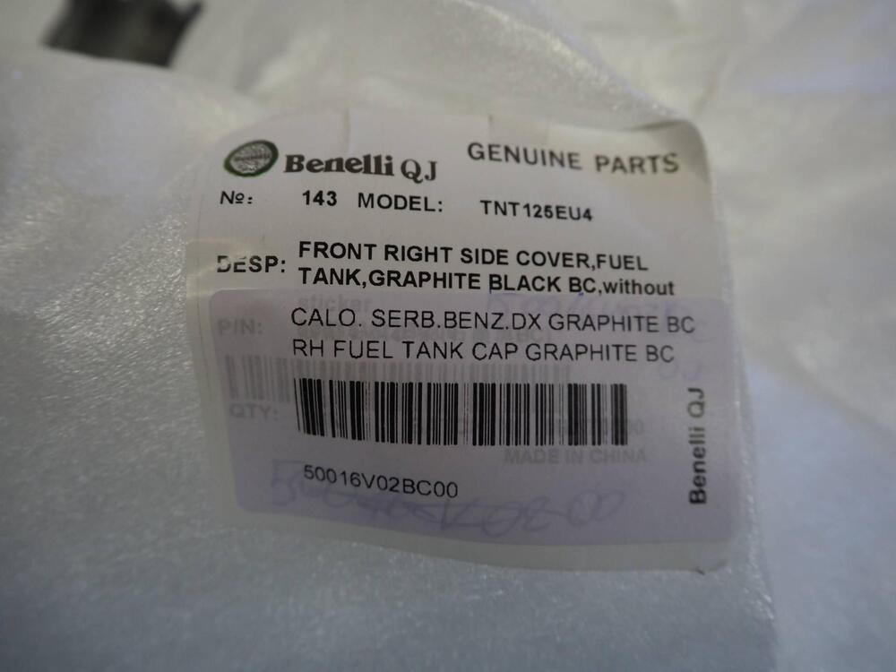 Calotta serbatoio destra grigia TNT 125 cod. 50016 Benelli (4)