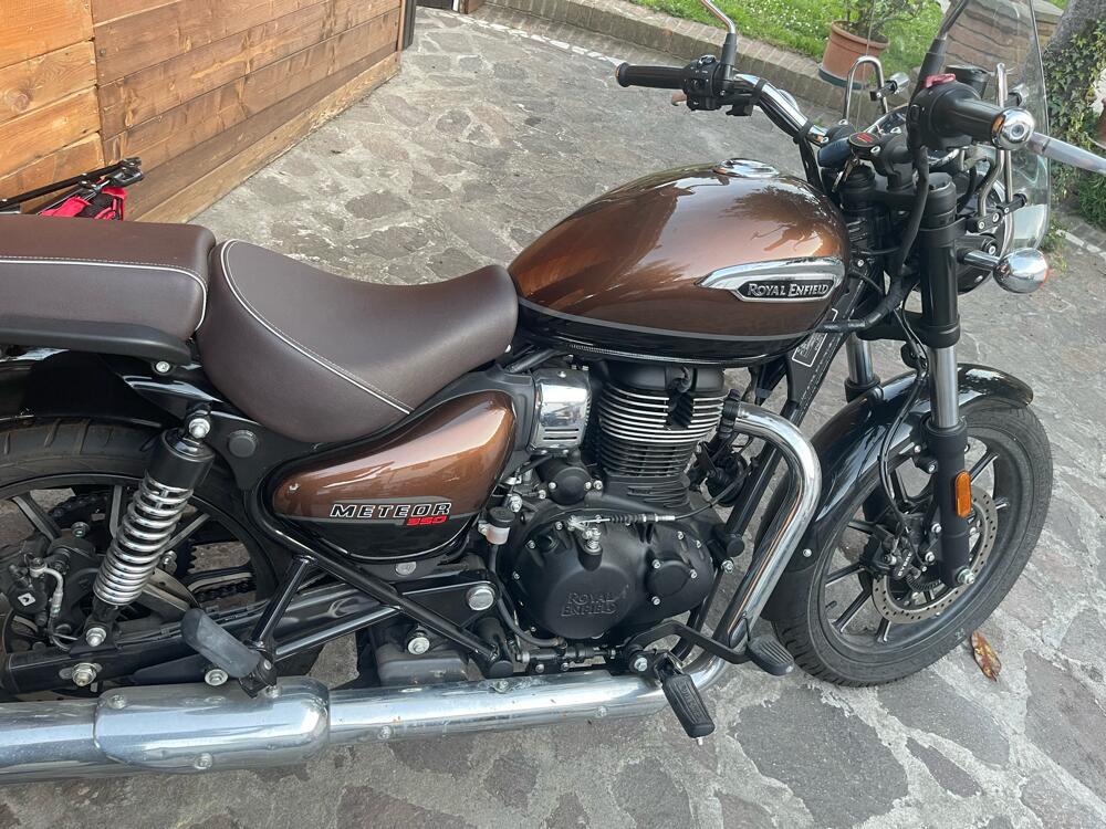 Royal Enfield Meteor 350 Supernova (2021 - 24) (2)