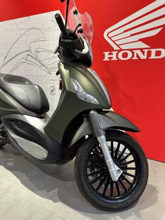 Piaggio Beverly 300 i.e. ABS-ASR (2016 - 20) (2)