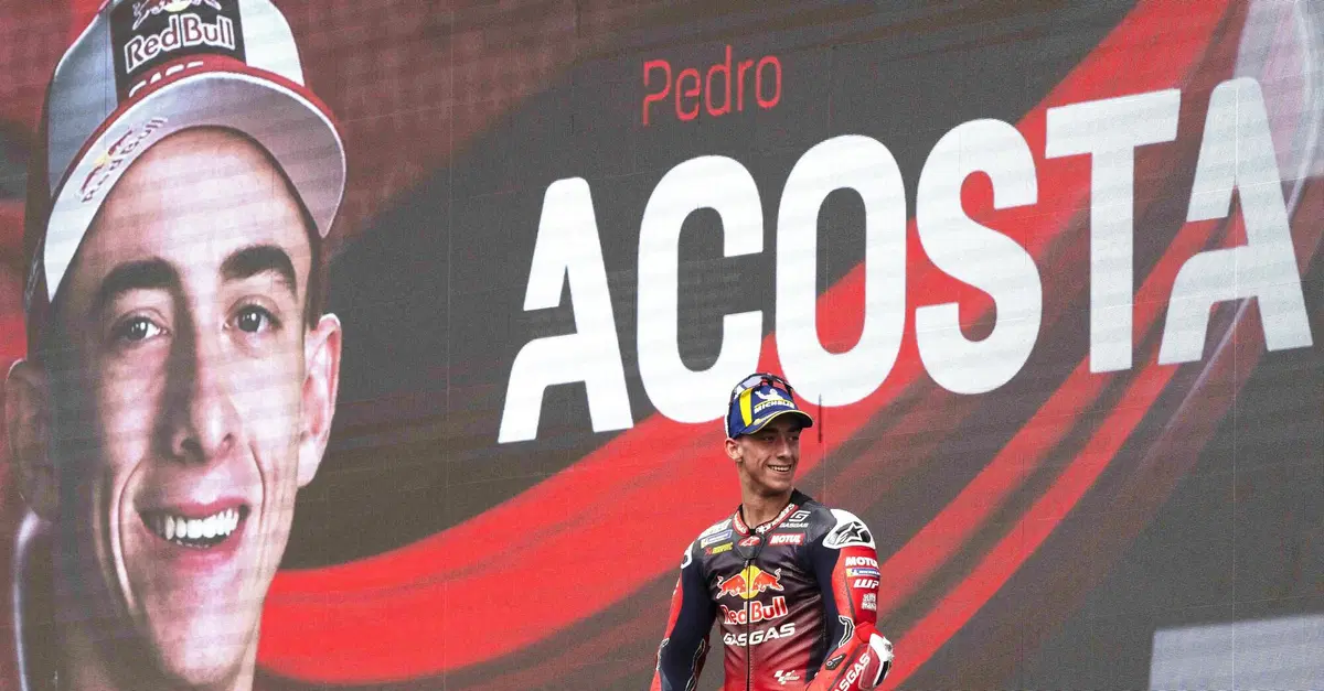 MotoGP 2024. Pedro Acosta si racconta: "Se i miei non avessero fatto sacrifici sarei a pescare con pap&agrave;"