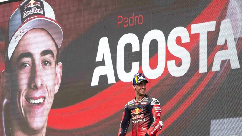 MotoGP 2024. Pedro Acosta si racconta: "Se i miei non avessero fatto sacrifici sarei a pescare con pap&agrave;"