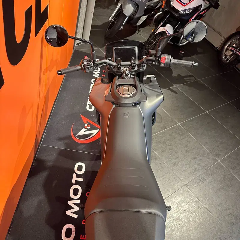Husqvarna Svartpilen 125 (2024 - 26) (3)