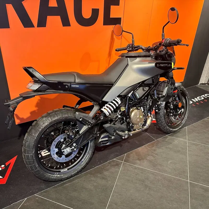 Husqvarna Svartpilen 125 (2024 - 26) (4)