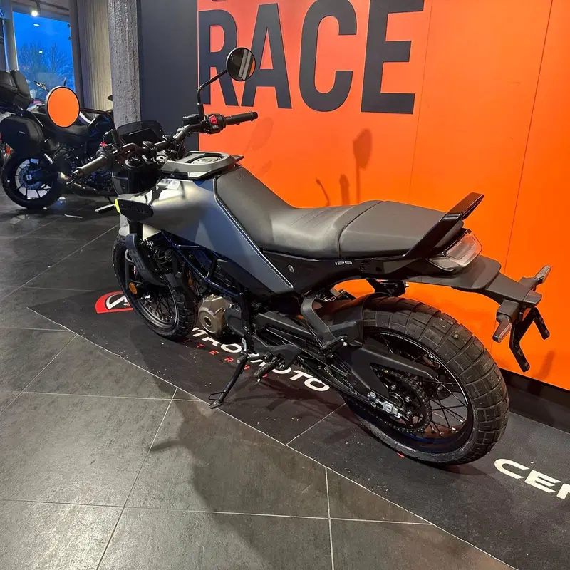 Husqvarna Svartpilen 125 (2024 - 26) (9)