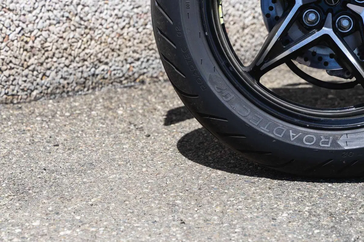 Metzeler Roadtec 02: il test anteprima delle gomme che proveremo tra poco sull'Isola di Man (3)