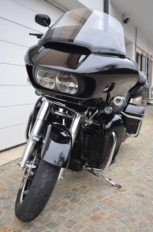 Harley-Davidson 107 Road Glide Ultra (2017 - 18) - FLTRU (2)