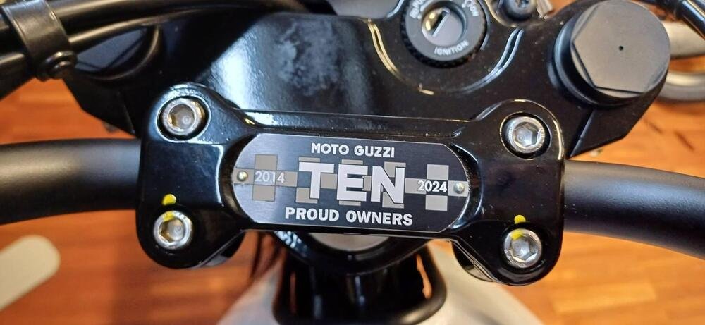 Moto Guzzi V7 Stone Ten (2024) (4)