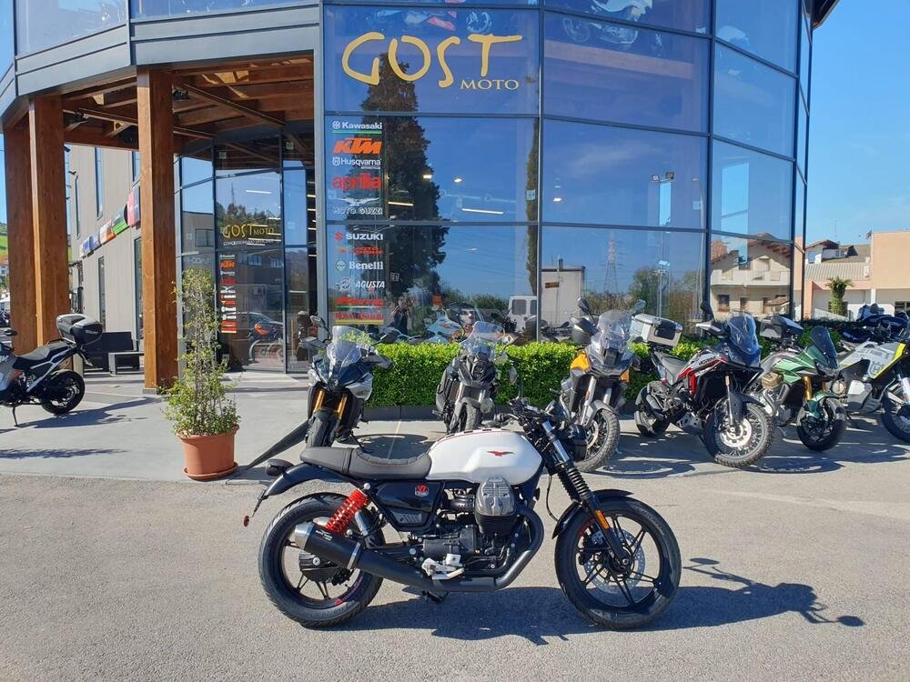 Moto Guzzi V7 Stone Ten (2024)