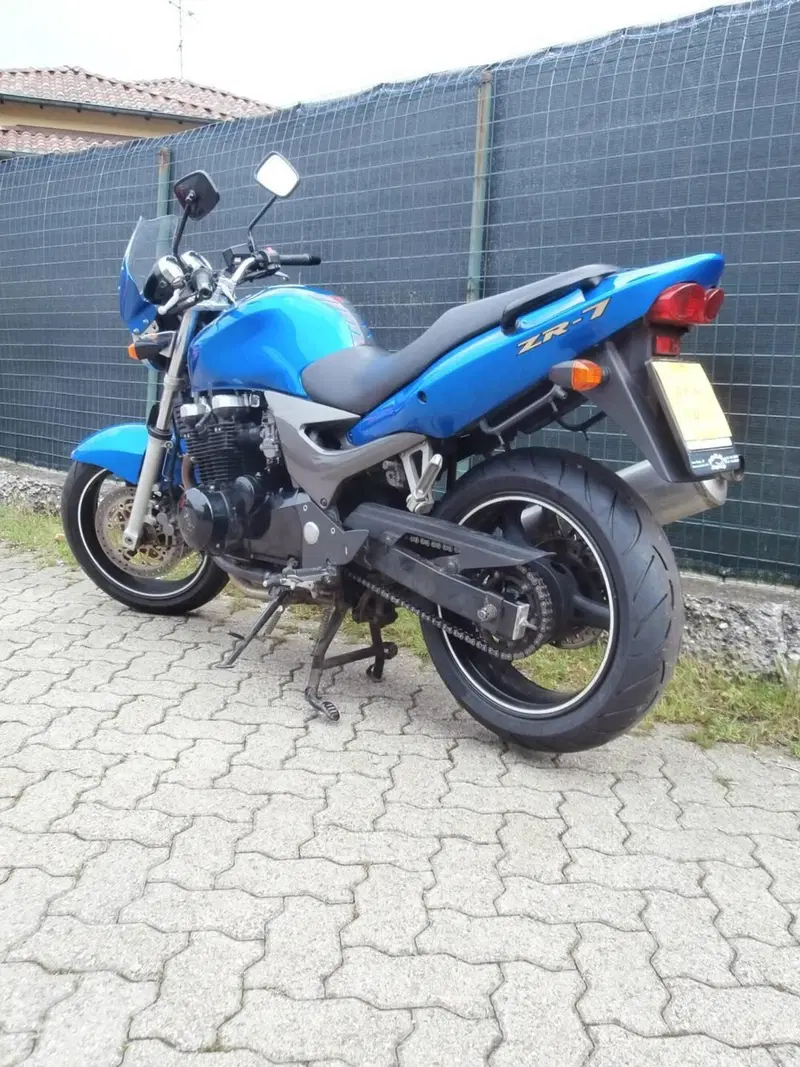 Kawasaki ZR-7 (2001 - 04) (3)
