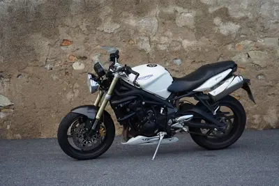 Triumph Street Triple (2007 - 12) usata