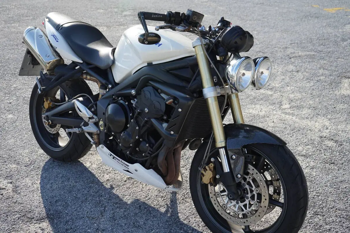 Triumph Street Triple (2007 - 12) (7)