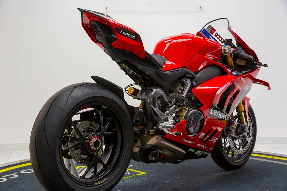 Ducati Panigale V4 Bagnaia 2022 World Champion Replica (2023) (4)