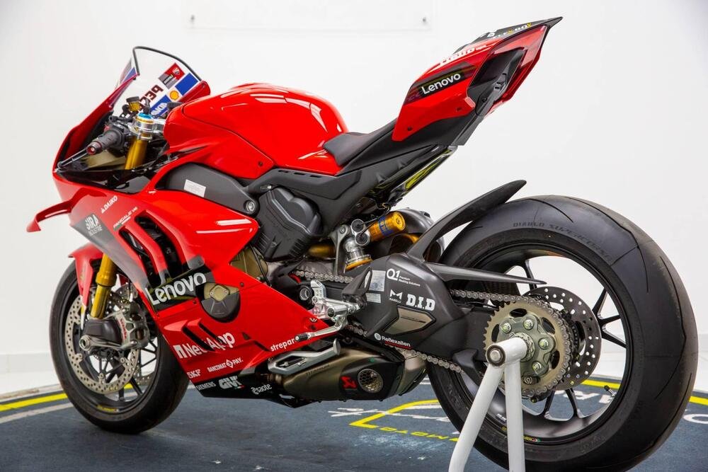 Ducati Panigale V4 Bagnaia 2022 World Champion Replica (2023) (5)