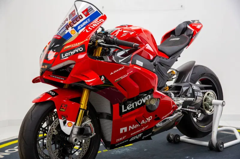 Ducati Panigale V4 Bagnaia 2022 World Champion Replica (2023) (3)
