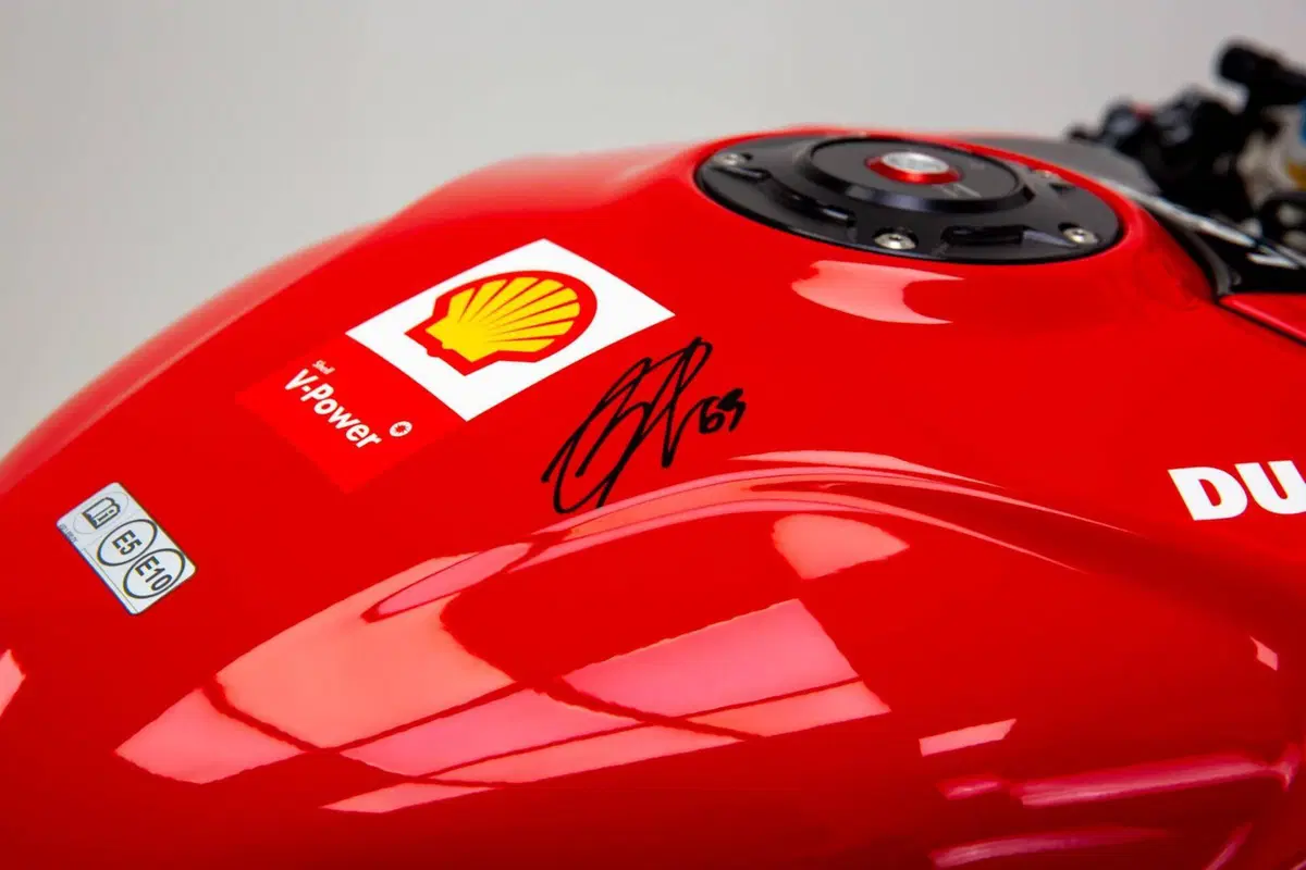 Ducati Panigale V4 Bagnaia 2022 World Champion Replica (2023) (14)