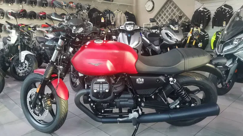 Moto Guzzi V7 Stone (2021 - 24)