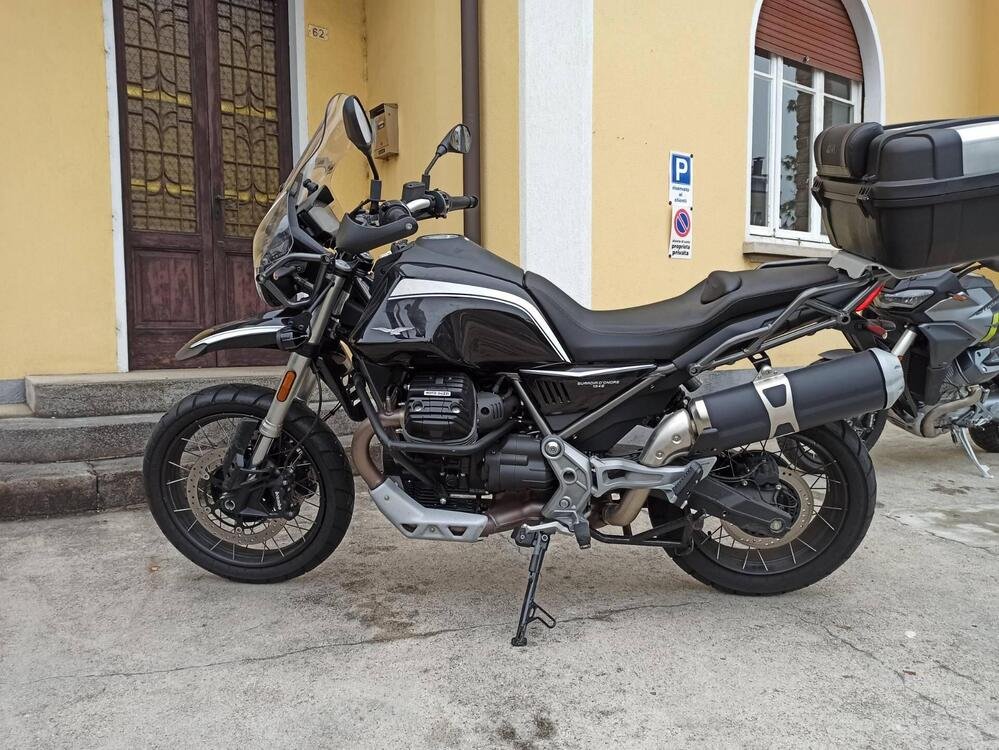 Moto Guzzi V85 TT Guardia d'Onore (2022 - 23) (2)