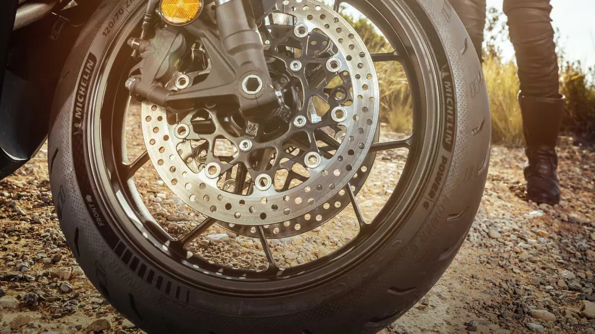 Michelin Power GP2 Vs Power 6: ecco come vanno e quale scegliere (4)