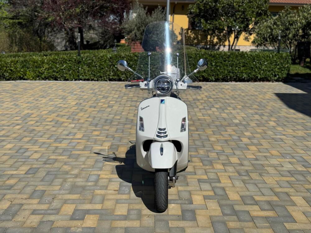 Vespa GTS 300 Super Hpe (2021 - 22) (2)