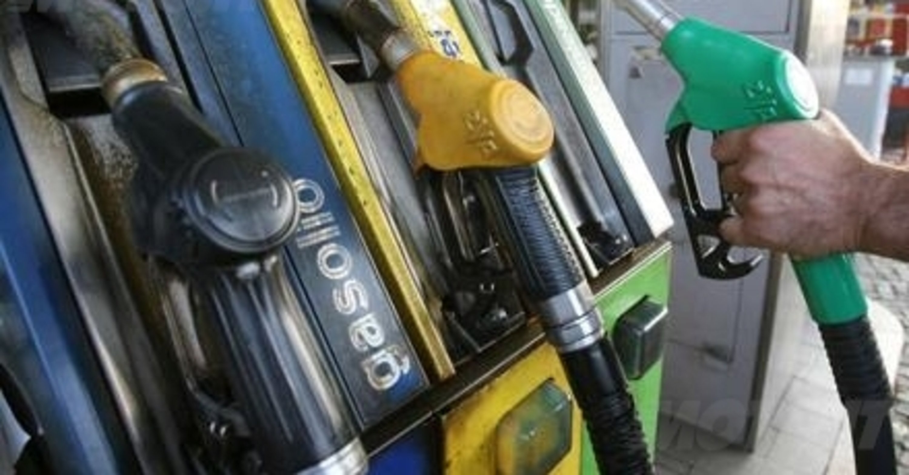 Caro carburanti: il prezzo torna (purtroppo) ai livelli di ottobre 2023, perch&eacute;?