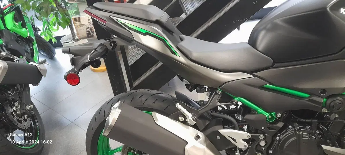 Kawasaki Z 500 SE (2024 - 26) (2)