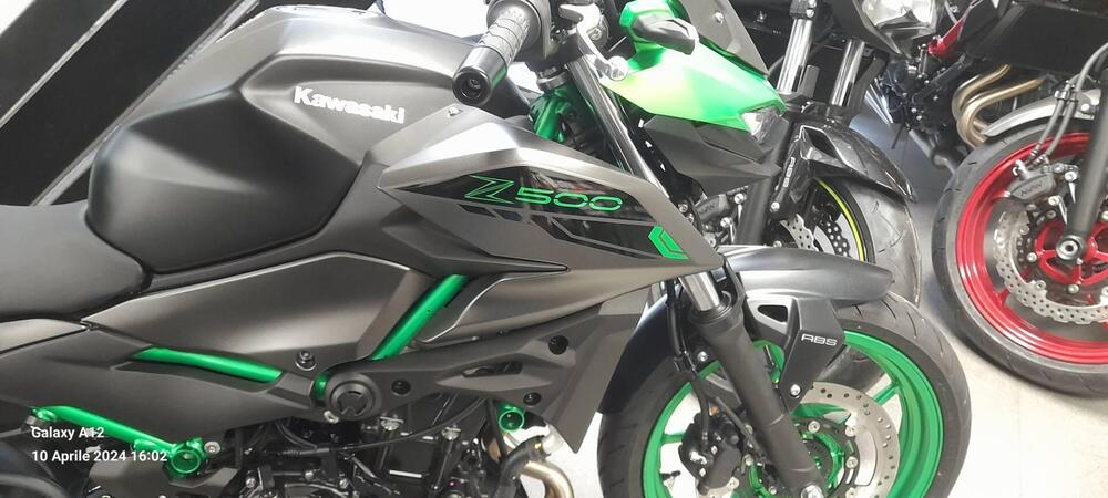 Kawasaki Z 500 SE (2024) (3)