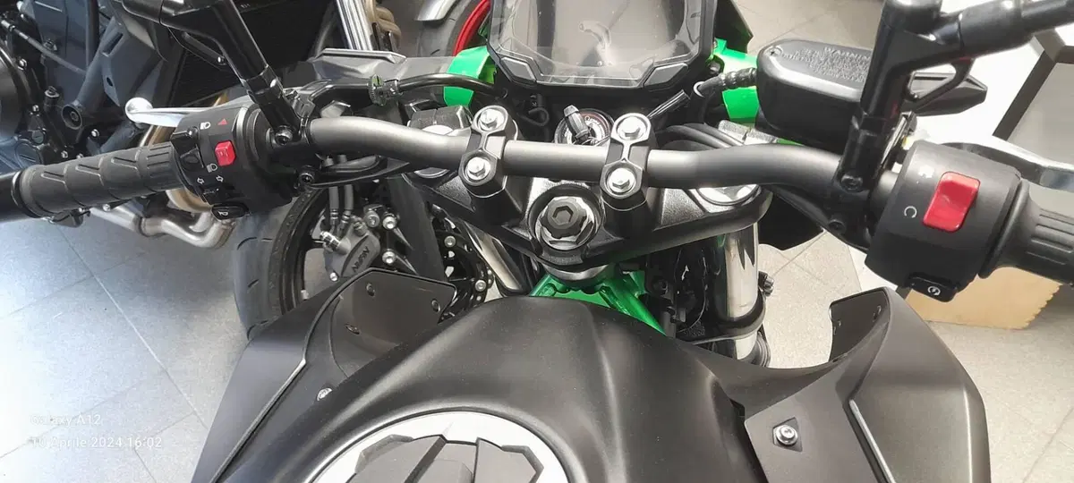 Kawasaki Z 500 SE (2024 - 26) (4)