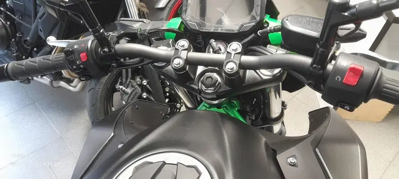 Kawasaki Z 500 SE (2024 - 26) (4)