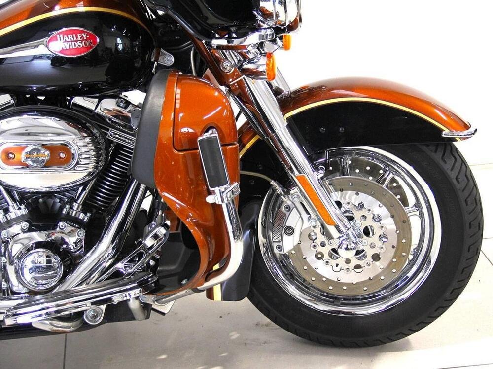 Harley-Davidson 1800 Electra Glide Ultra Classic (2009 - 11) - FLHTCUSE (2)