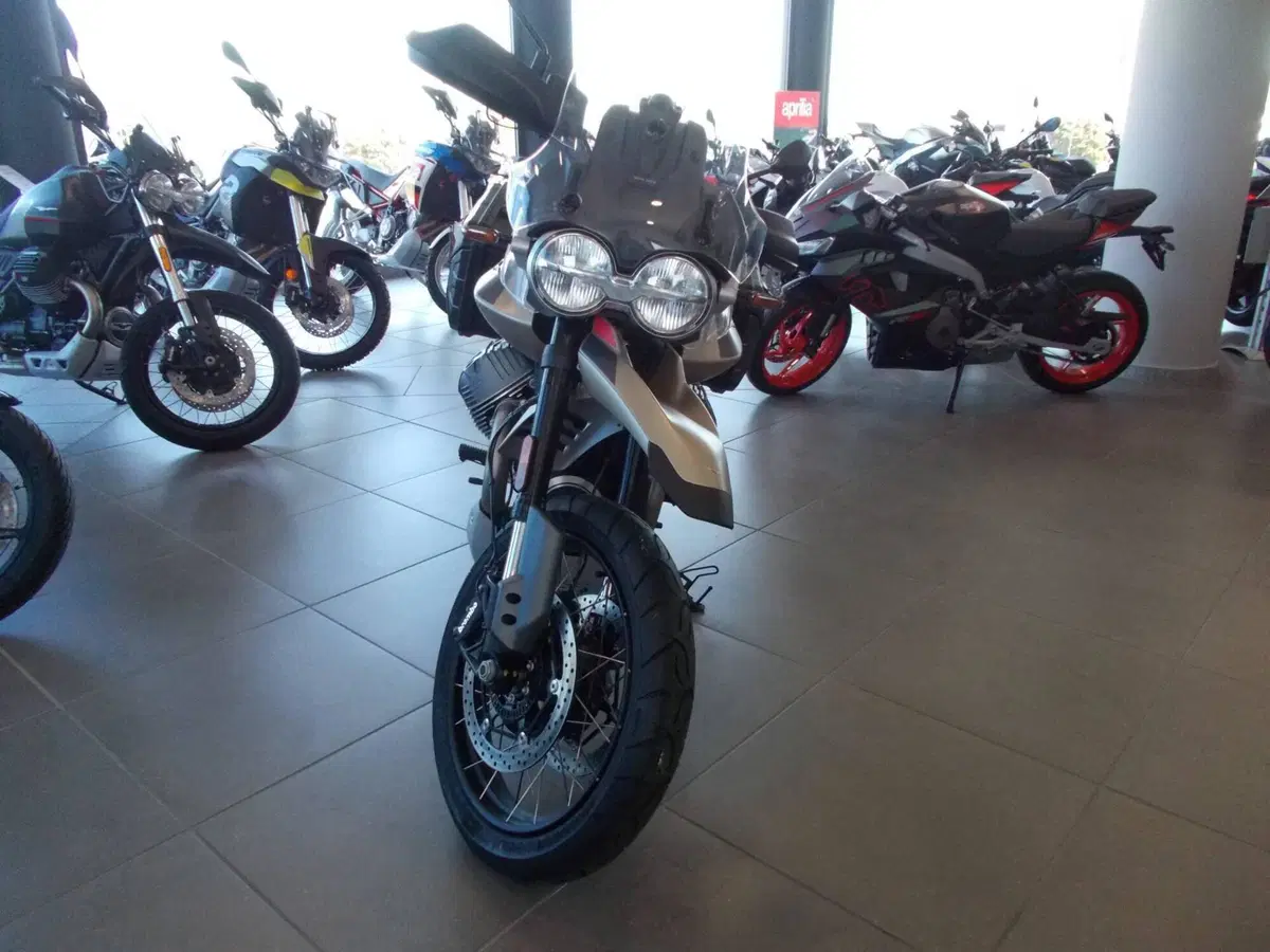 Moto Guzzi V85 TT Travel (2024 - 26) (3)