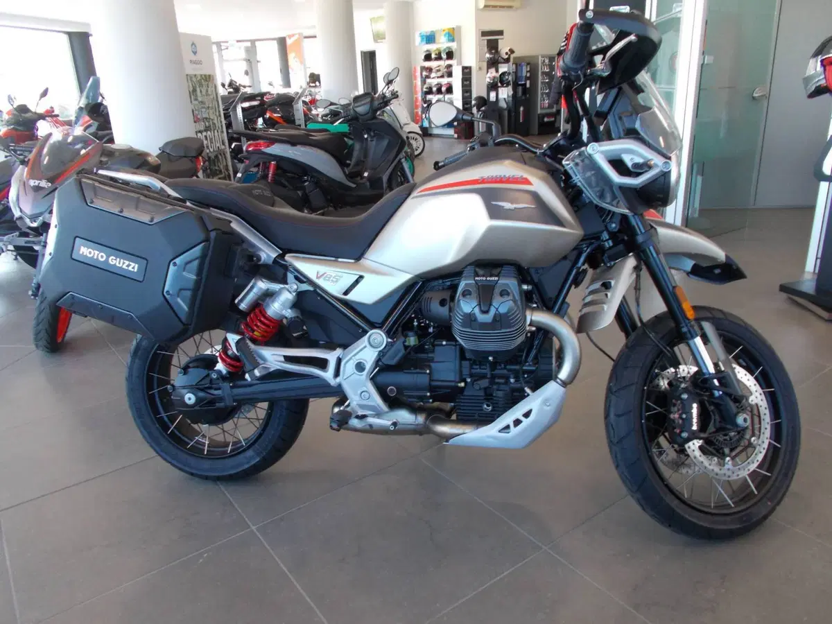 Moto Guzzi V85 TT Travel (2024 - 26) (5)