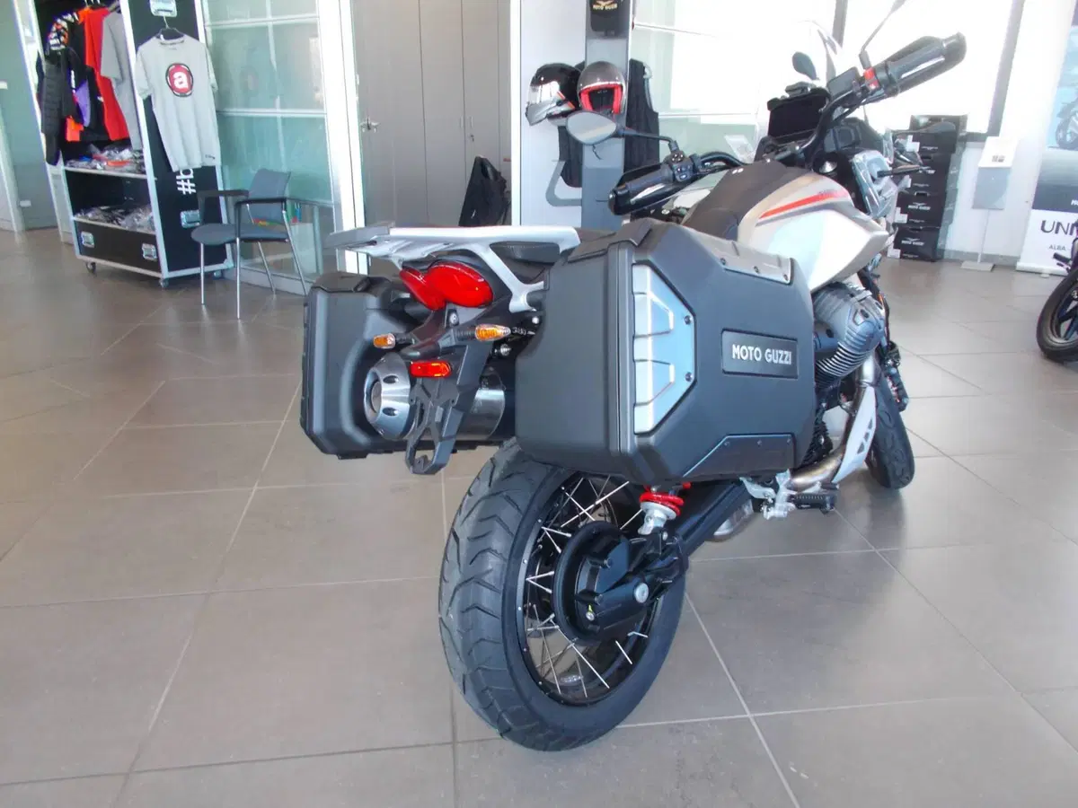 Moto Guzzi V85 TT Travel (2024 - 26) (6)